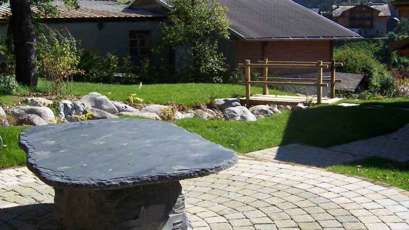 Table ardoise pavés